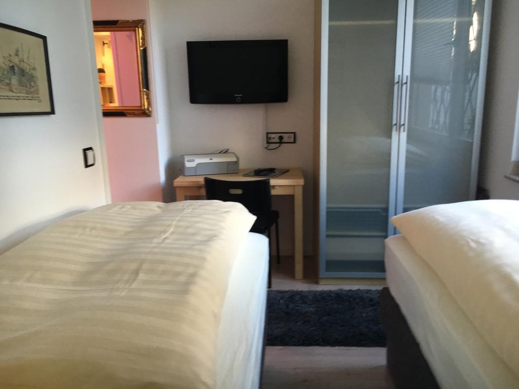 Messe Ferienwohnung Duesseldorf Oberkassel Экстерьер фото
